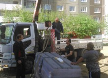 Доставка и разгрузка дорожных бордюров манипуляторами в Екатеринбурге
